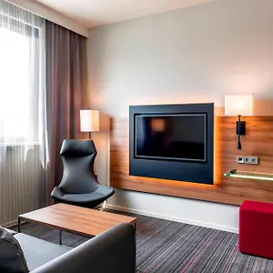 https://moxy-milan-linate.italymilanhotels.net