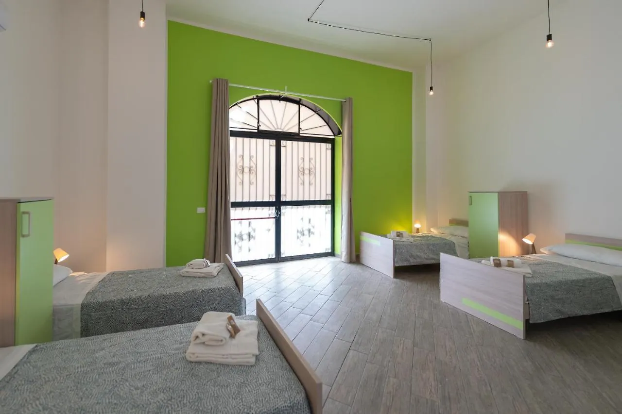 Guest house Cortile Dei Giusti - Combo Guesthouse Palermo Italy